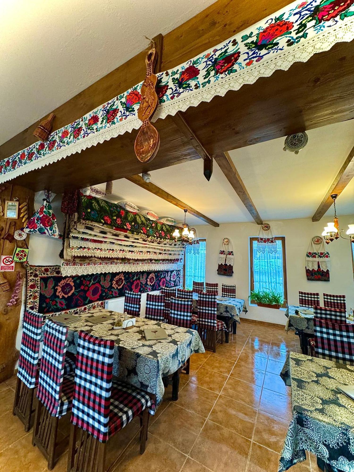 Pensiune Pastravarie La Pintea Haiducu Deseşti Esterno foto